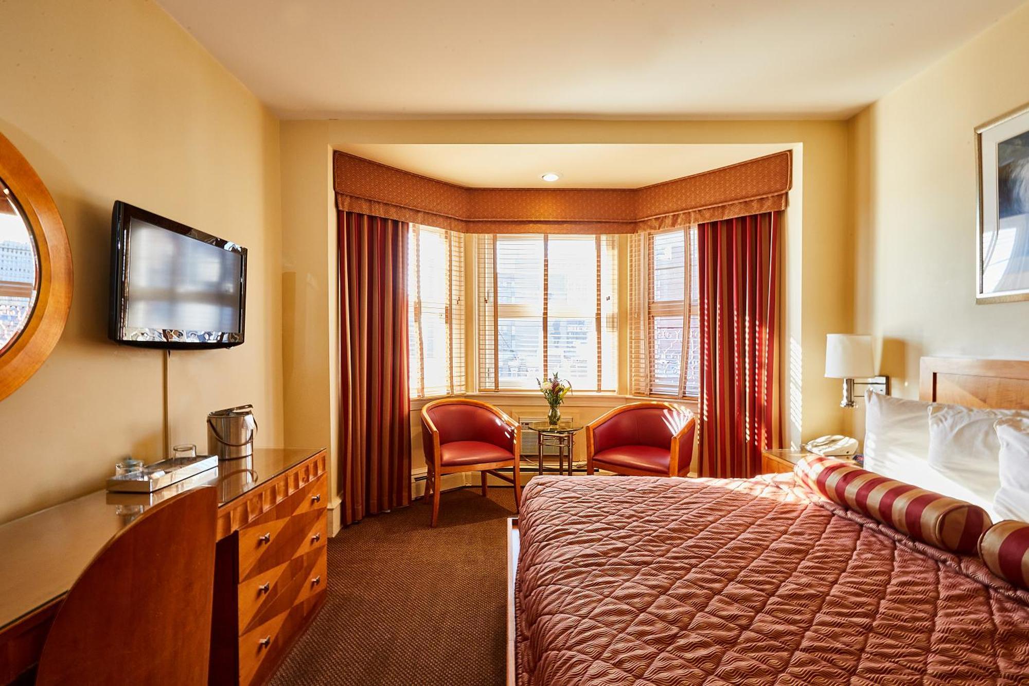 Alexander Hotel