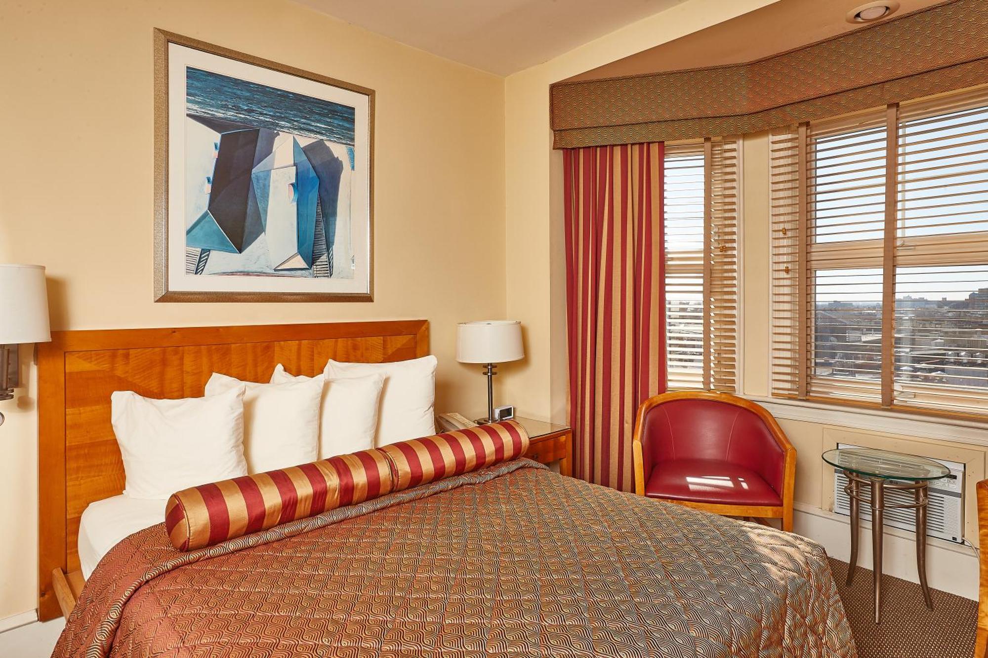 Alexander Hotel 3*